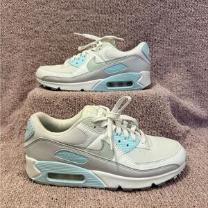 Nike Air Max Excee White and Light Blue Sneakers 8.5 women’s